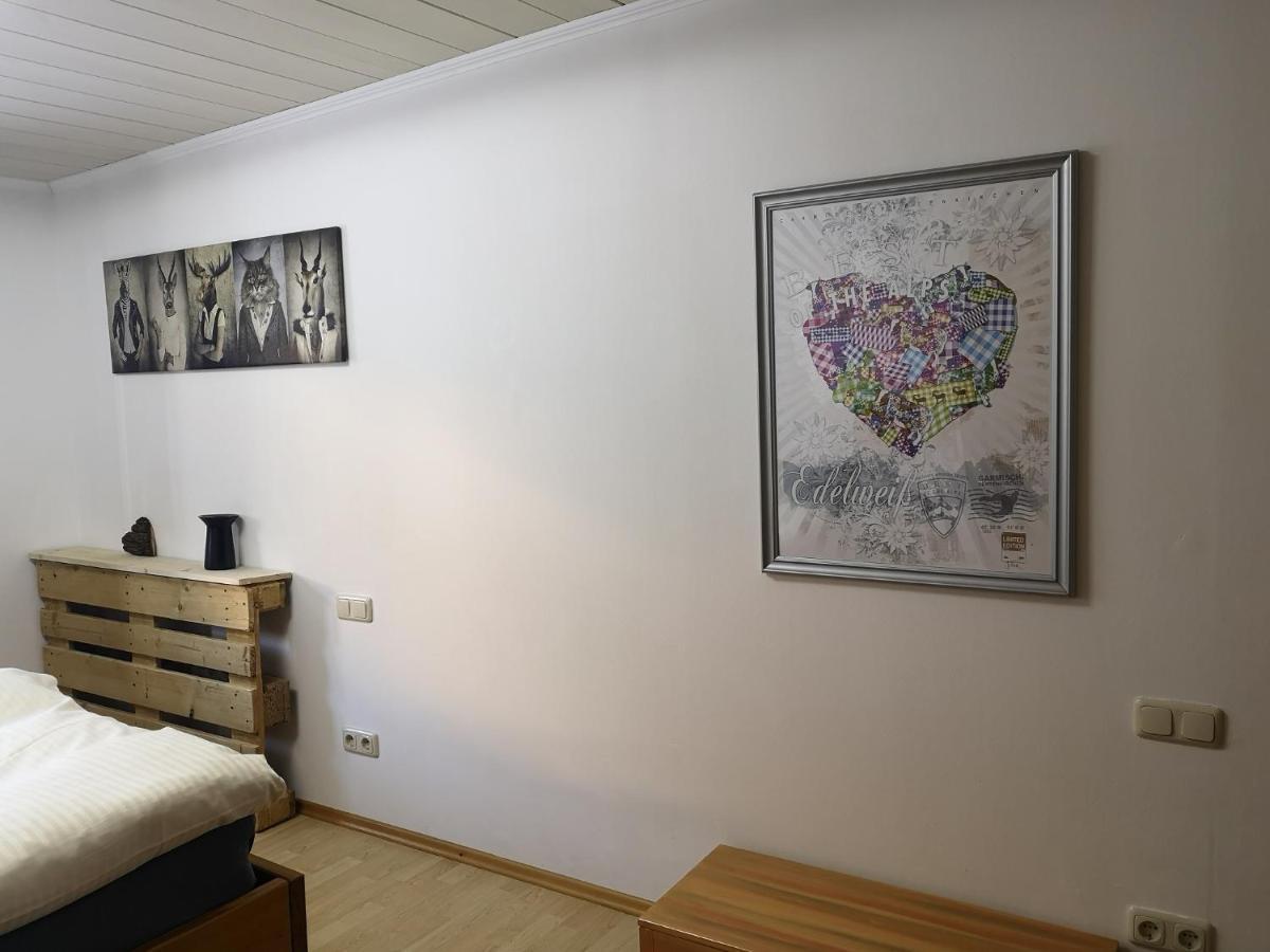 Ferienwohnung Hofheinz Гармиш-Партенкирхен Екстериор снимка